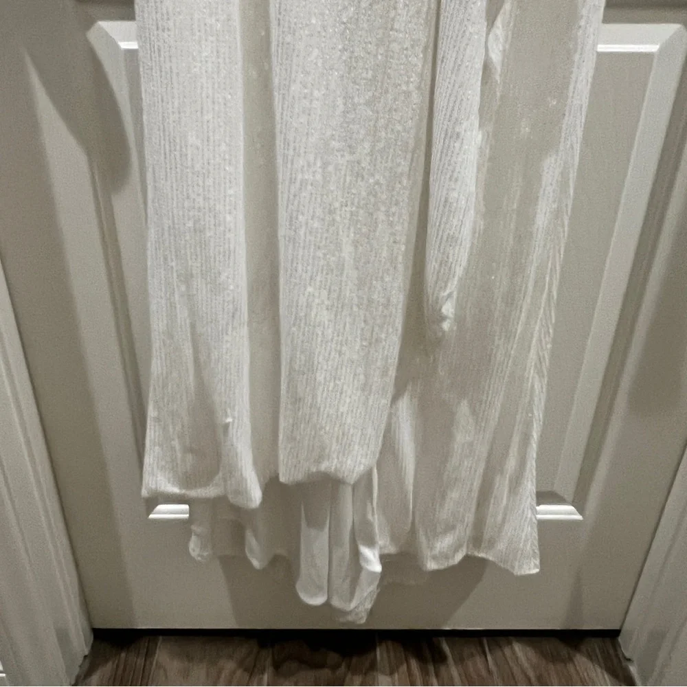 Mac Duggal Ieena White Sequined Faux Wrap Long Sleeve Gown Size 4 - Picture 7 of 16